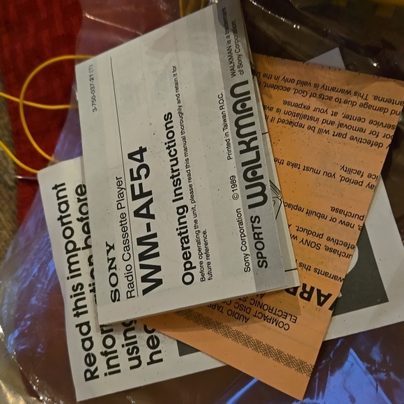 SONY Walkman AM/FM Radio Casette Player & headphones Vintage Working EUC - Picture 10 of 10